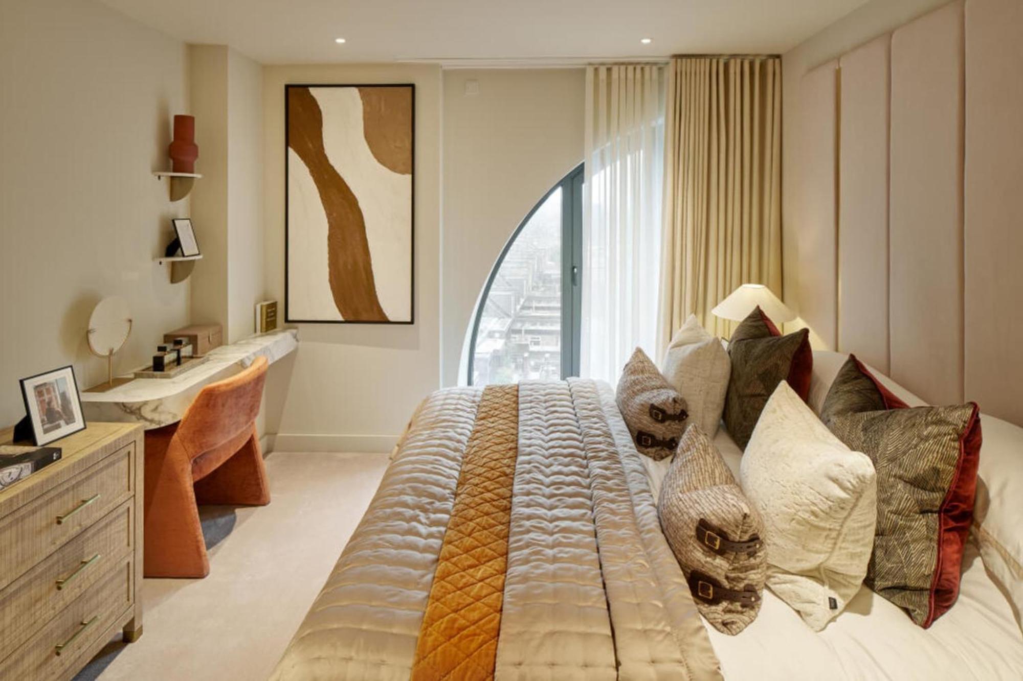 Chelsea Waterfront Stunning 3 Bedroom With Views Of River Thames *